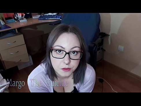 ❤️ Seksikas prillidega tüdruk imeb dildot sügavalt kaamera ette ☑ Kõva porno at us ☑
